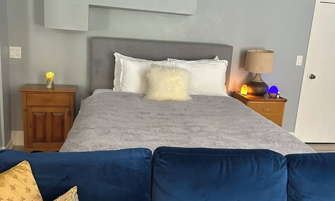 Oak Knoll - Redwood Park House | Inviting New Efficiency Apartment on Eagle Hill in Redwood City