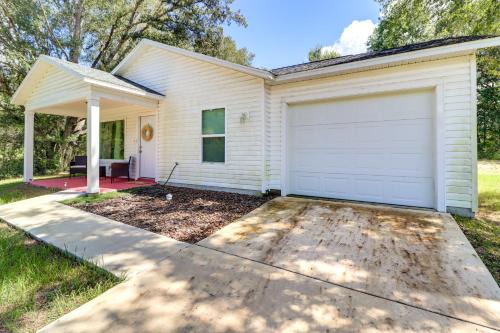Ocklawaha House | Inviting Ocklawaha Home with Porch Ideal Location!