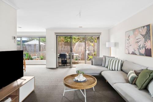 Geelong West House | Inviting West Addis Unit I Bring Your Pet