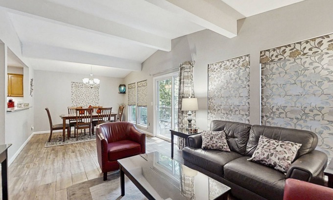 Bella Vista House | Inviting woodland retreat with direct trail access and outdoor living space
