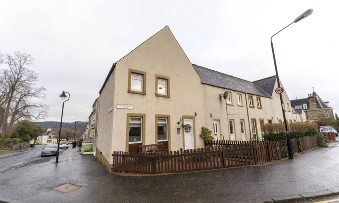Dalavich House | Iona - a terrace that sleeps 4 guests in 2 bedrooms