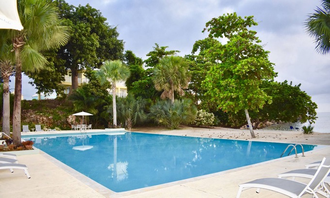 Orange Bay House | Irie Vibes - Private 2 bedroom villa by the sea.