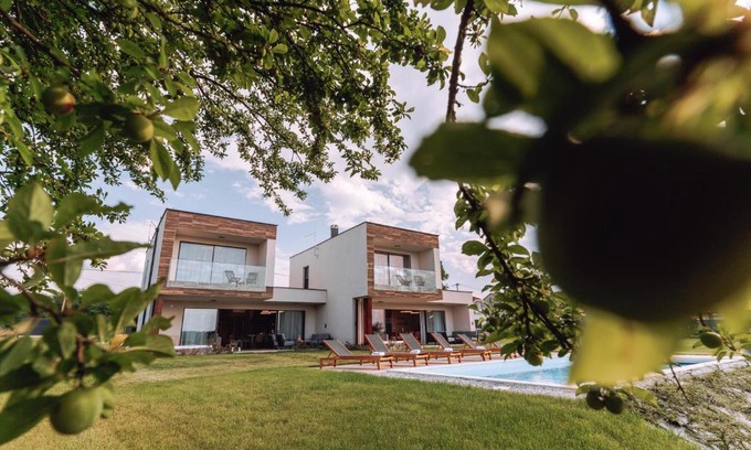 Oroslavje Apartment | Iris Croatica J - deluxe apartment with shared pool, awarded BEST APARTMENT IN CROATIA 2024
