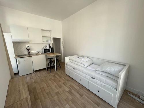 Centre Ancien Apartment | Iris YourHostHelper