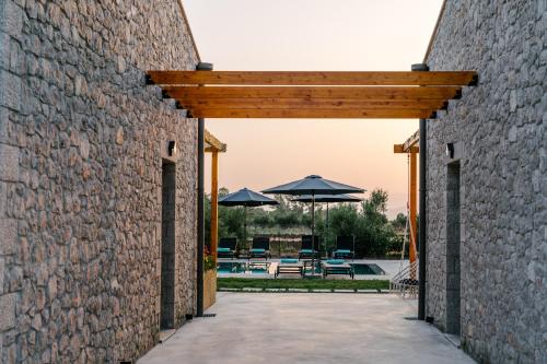 Melissopetra House | Irissa Suites