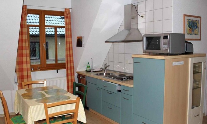 Erpolzheim Apartment | Isenach - An der Bach - Winery/Fewo's, Fam. cabbage