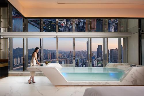 Yuzhong Hotel | ISEYA Panoramic Hotel Chongqing Jiefangbei Raffles Plaza