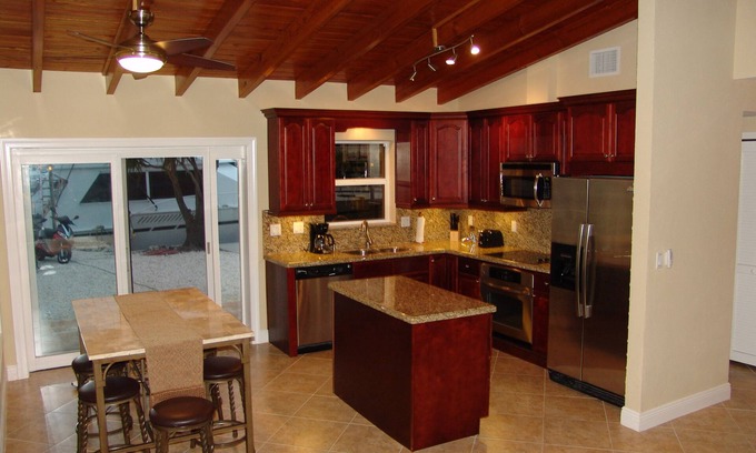Venetian Shores House | Islamorada's Finest Canal Front 'One Story' Vacation Home WiFi-HDTV-NO STAIRS