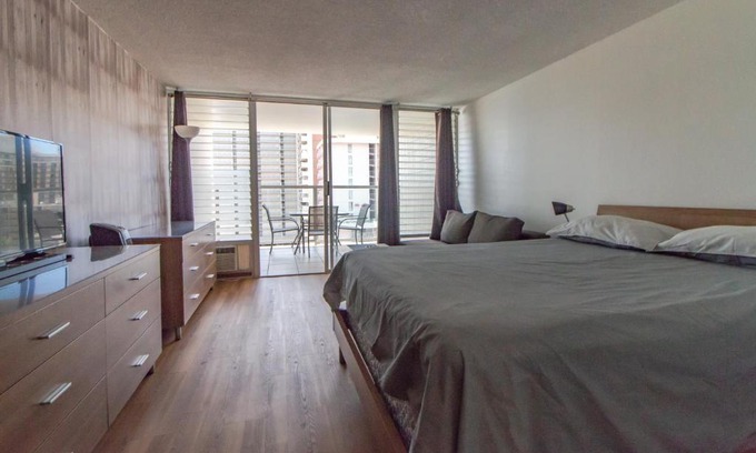 Waikiki Apartment | ISLAND COLONY STUDIO 1415