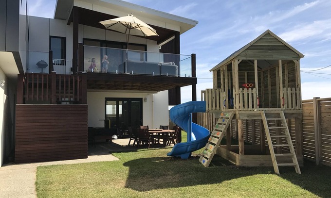 Sunderland Bay House | Island Oasis with uninterrupted ocean views! Sleeps 8