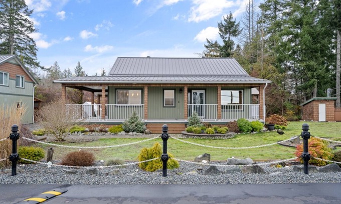 Regional District of Nanaimo House | Island paradise oceanview estate Beautifully Landscaped Oceanfront propertyn