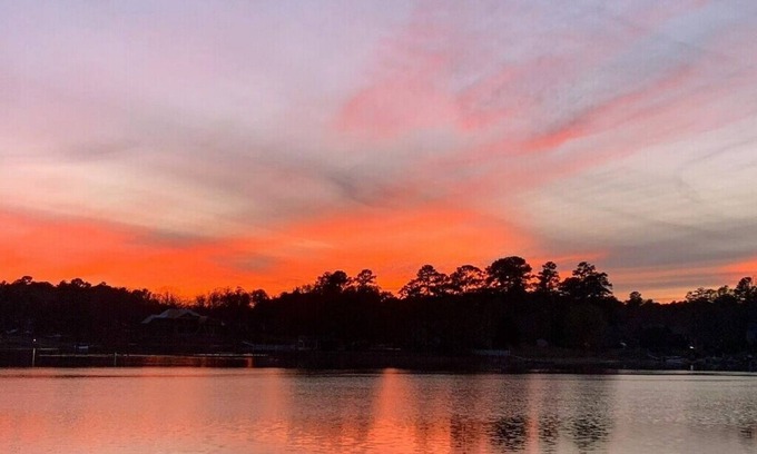 Chapin Apartment | Island's Sunset Gold Guest Room on Beautiful Lake Murray