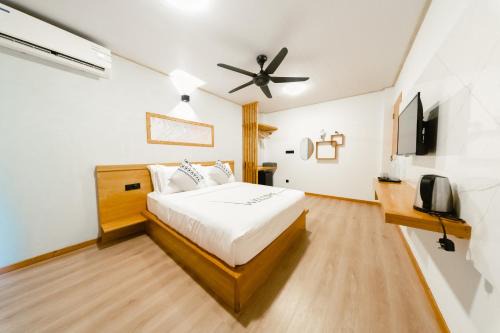 Dhiffushi House | Island Serenity