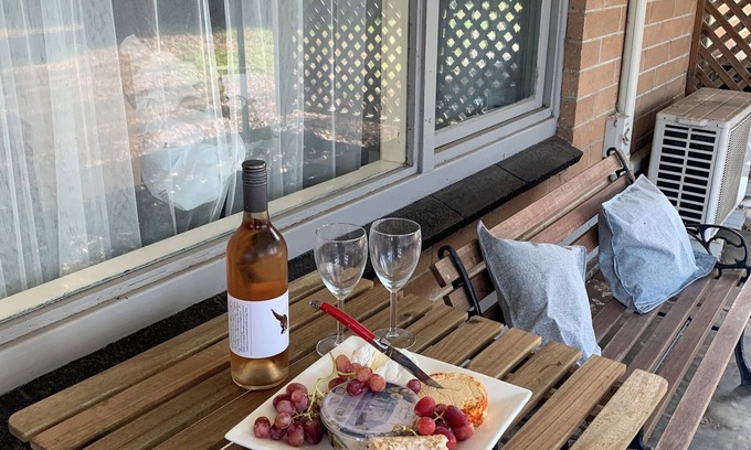 Kangaroo Island Apartment | Island Time Cosy budget friendly beach retreat - 5 minute walk to the beach.