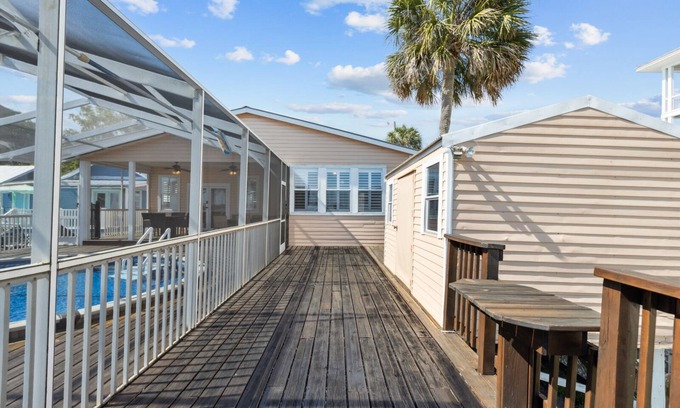 Cedar Key House | Island Time with a Pool!