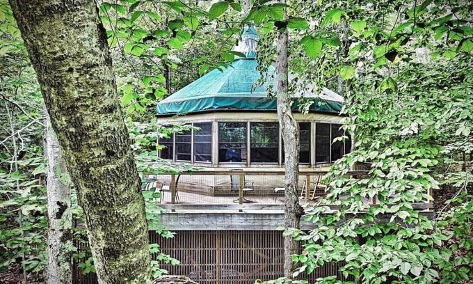 Monmouth House | Island Tree House: Lake Front, Kayaks, & Fire Pit