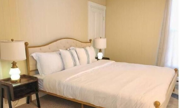 Munjoy Hill Apartment | Island View House BnB Self Check-In # 5/Free off- Street parkingnn
