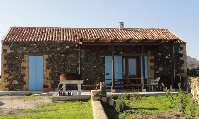 Sassari House | Isolated traditional sheepfold with pool overlooking the countryside. Sea at 500