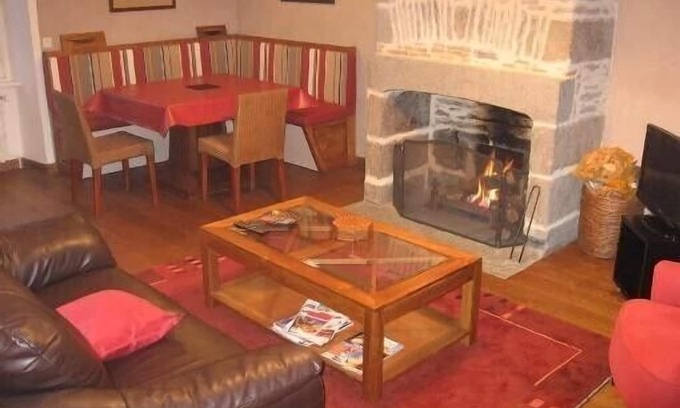 La Cite Apartment | It is a privately-owned apartment in Saint Malo, facing the Bas Sablons beach.