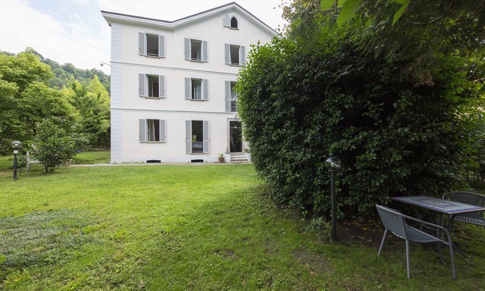 Maccagno Villa | Garden View apartment
