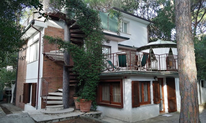 Marina di Castagneto Carducci Apartment | Relax on the large terrace, near the sea. Azaglia with air condition.