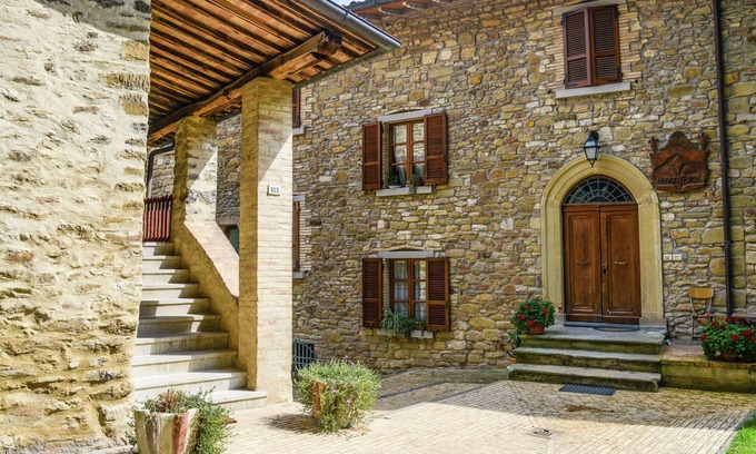 Bivio Lugnano House | Holiday Home in Monte Santa Maria with Pool