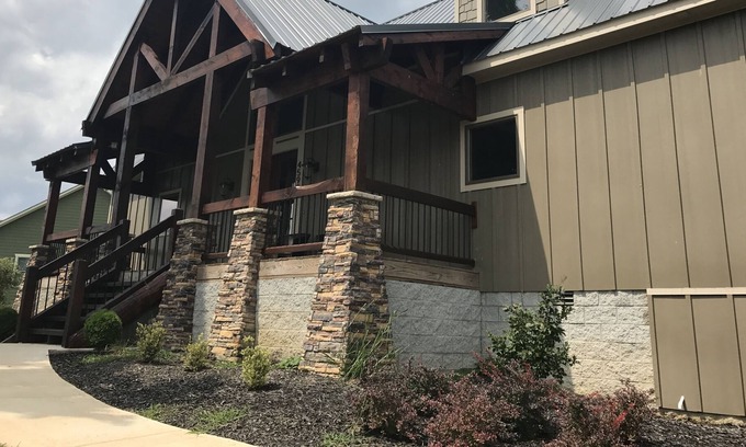 Smithville House | It's Always Better At the Lake!!