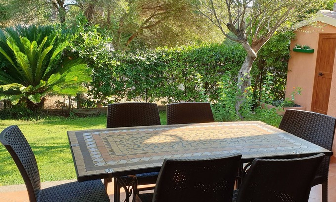 San Teodoro City Centre House | HOUSE WITH LARGE GARDEN AND GREEN MEADOW