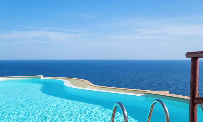 Torre delle Stelle Villa | Villa Patty with infinity pool in front of the sea, parking and wifi