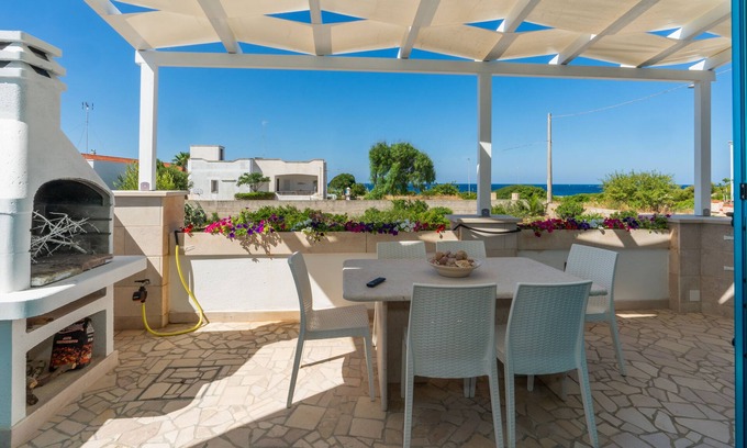 Torre San Giovanni Villa | LA MAISON BLUE MARIA SUNDAY MALAGNINO 70 meters from the SEA 2 bedrooms 2 bathrooms wi-fi