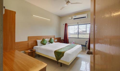Rajajinagar Hotel | Itsy Hotels KES Residency, 10 Min From KSR Bengaluru City Junction