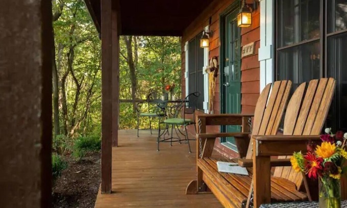 Steeles Tavern Cabin | Ivy Cabin, Hot tub and on site Spa!