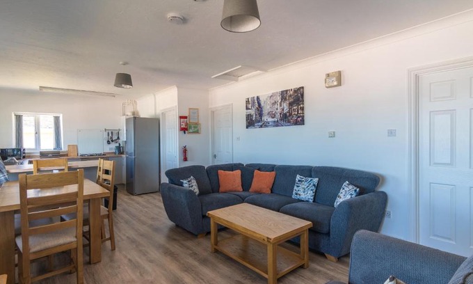 Westleigh Villa | Ivy Cottage with Sea Views