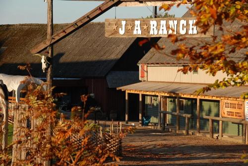Hinneryd House | J A Ranch Bed & Breakfast