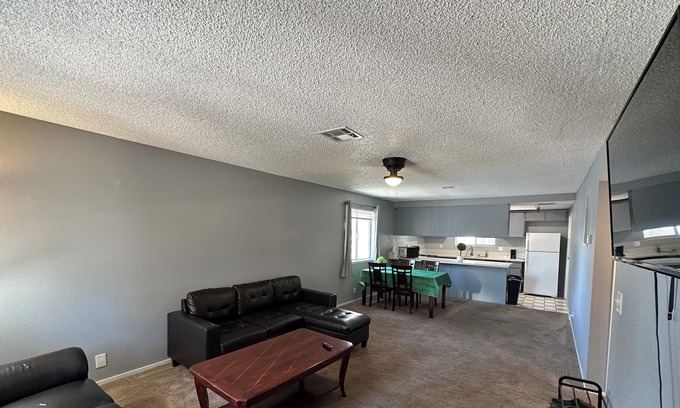 Chinatown Condo | J cozy two bedroom 2 bathroom close strip