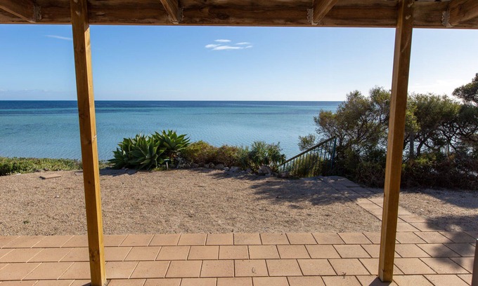 Carribie House | Jacob's Place - Absolute Beachfront Off peak special!