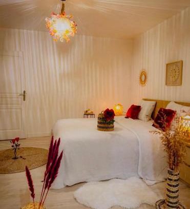 Montbouy House | Jacuzzi BBQ Parking Maison Privée Confortable