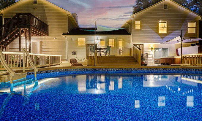 Lawrenceville House | Jacuzzi Hot Tub - Private Pool - Lawrenceville