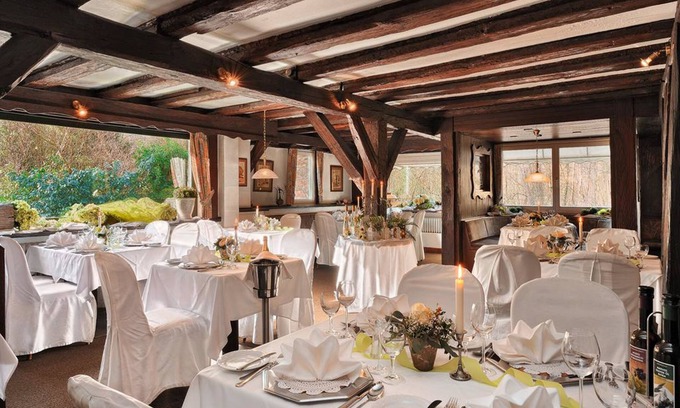 Moerfelden-Walldorf Hotel | Jagdschloss Moenchbruch