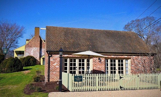 New Kent House | James Armistead Lafayette Cottage: 3BR, New Kent