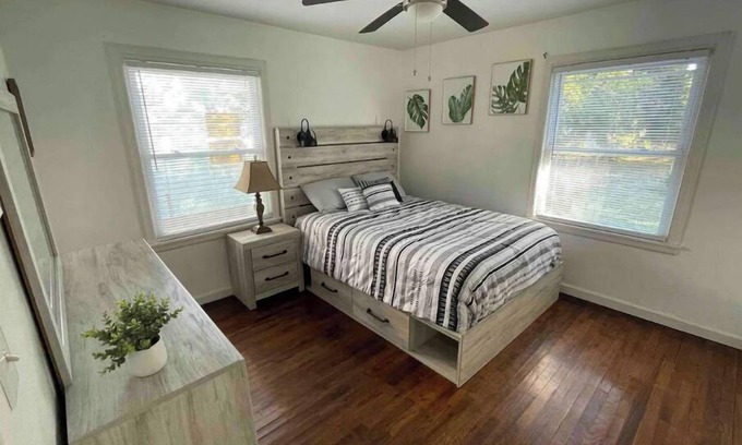 Ponca City House | James’ Modern Cheerful Home!