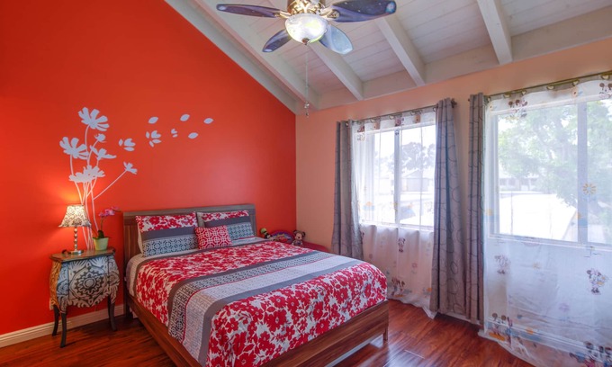 Hermosa Village House | Jan 4-10/GVH2/Shortest Walk2Disney+Stylish+Wifi+Netflix+Parking+