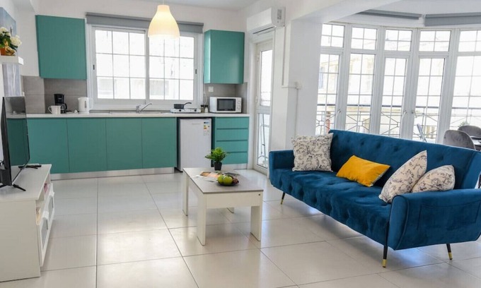 Larnaca City Centre Apartment | Jana's 2-BR Apartment in Larnaca