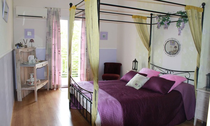 Latrape Bed & Breakfast | Jardin d'Hiver guest rooms with outdoor pool and jacuzzi
