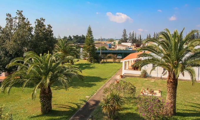 Pisticci House | Jasmine House, Ionian coast of Matera, very close to the sea, Wi-FI, garden