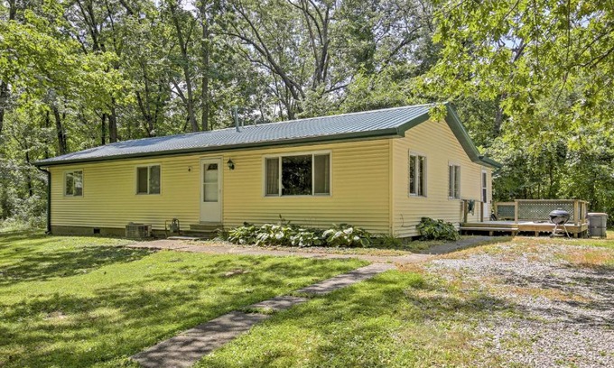 Coalmont House | Jasonville Cabin - Walk to Shakamak State Park!