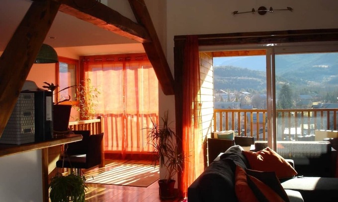 Jausiers Apartment | Jausiers. Rent T3 charming rooftop apartment