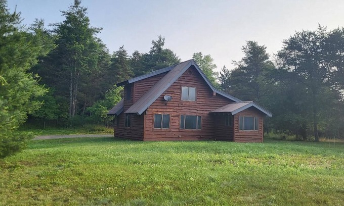 Jay Cabin | Jay Cabin: private, sleeps 4, pet friendly, 17 acres, short & long term, AC!