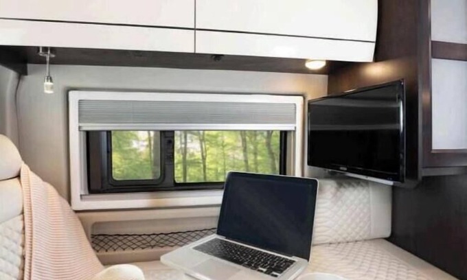 Fredericksburg House | Jayco l 2024 Solstice class B Motorhome