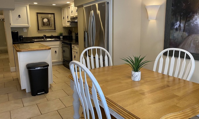 Johnson City Apartment | ⭐️ JC Base Camp - Huge Private Suite with Full Kitchen & Laundry